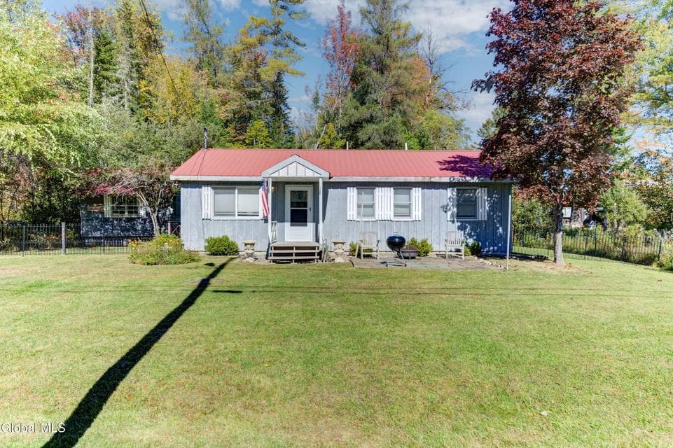 104 Marion Avenue, photo 1