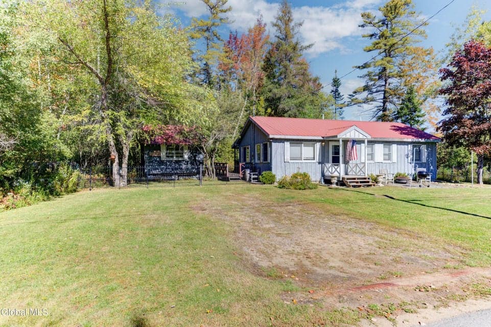 104 Marion Avenue, photo 2