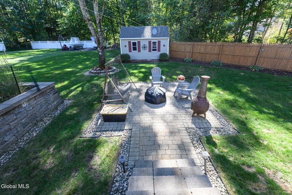 12 Iris Avenue, photo 4
