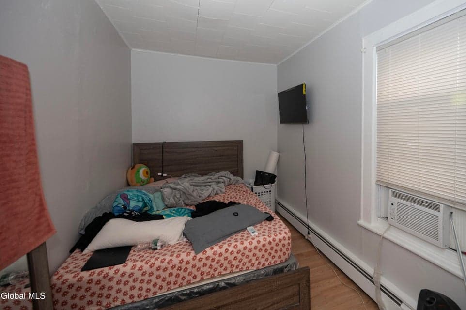 596 Livingston Avenue, photo 4