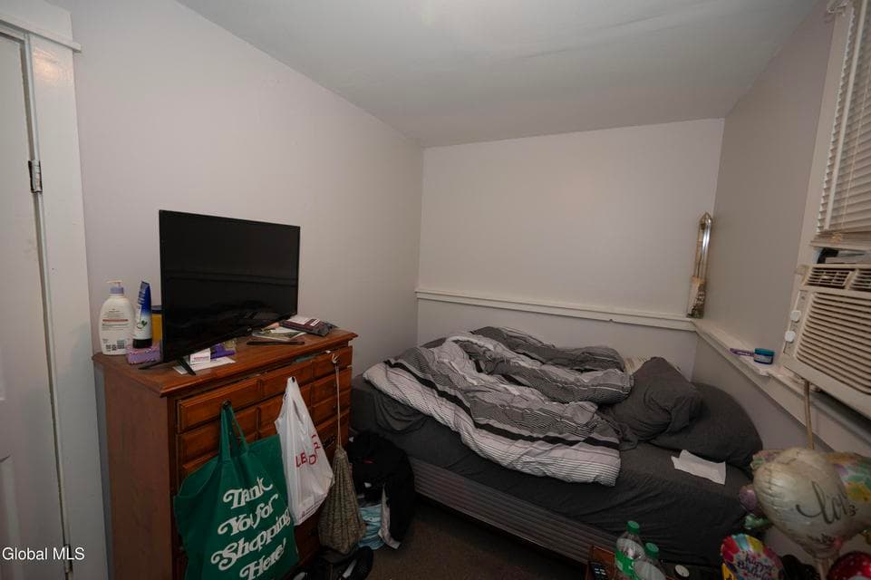 596 Livingston Avenue, photo 5