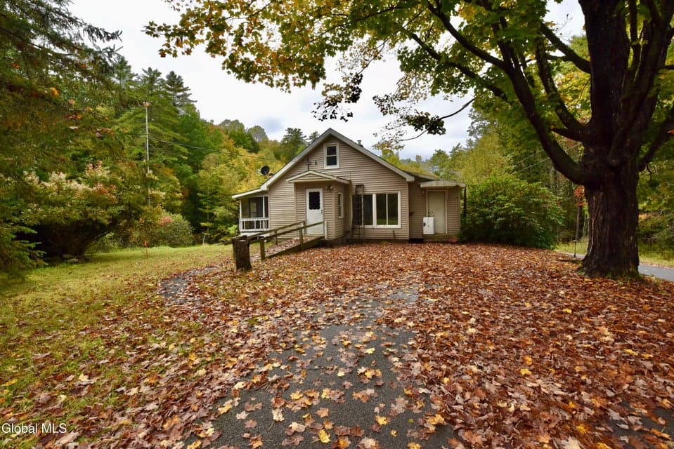 318 Howe Road, photo 3