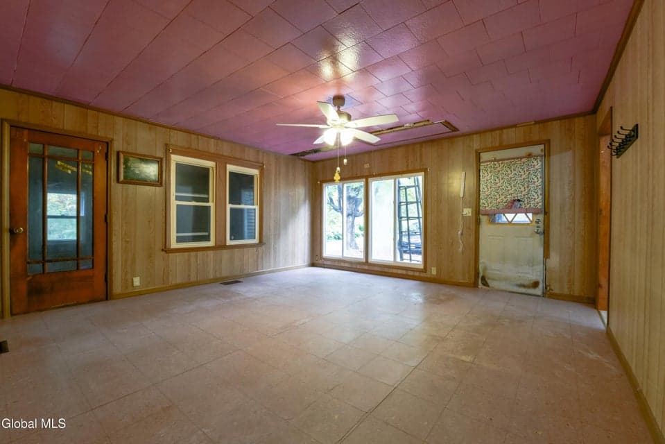 318 Howe Road, photo 5