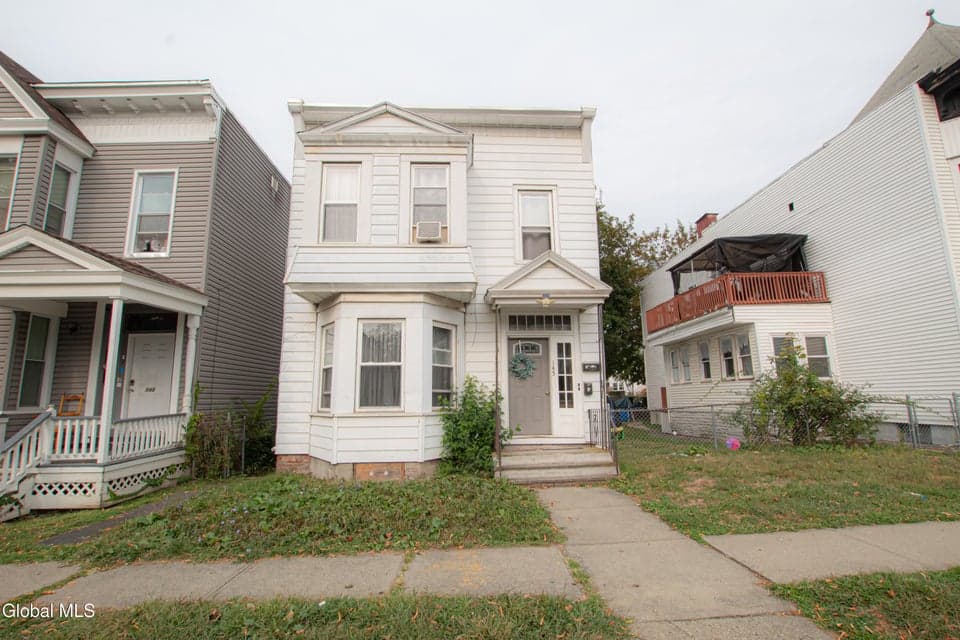 145 6th Avenue, photo 2