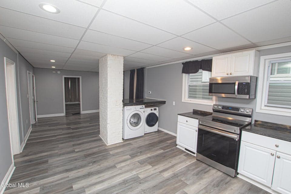 145 6th Avenue, photo 3