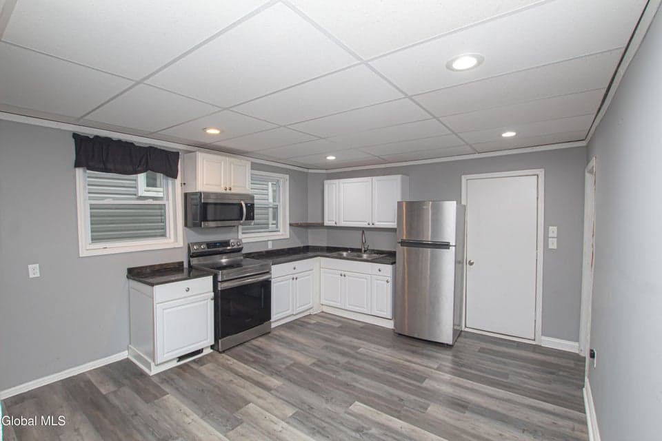 145 6th Avenue, photo 4