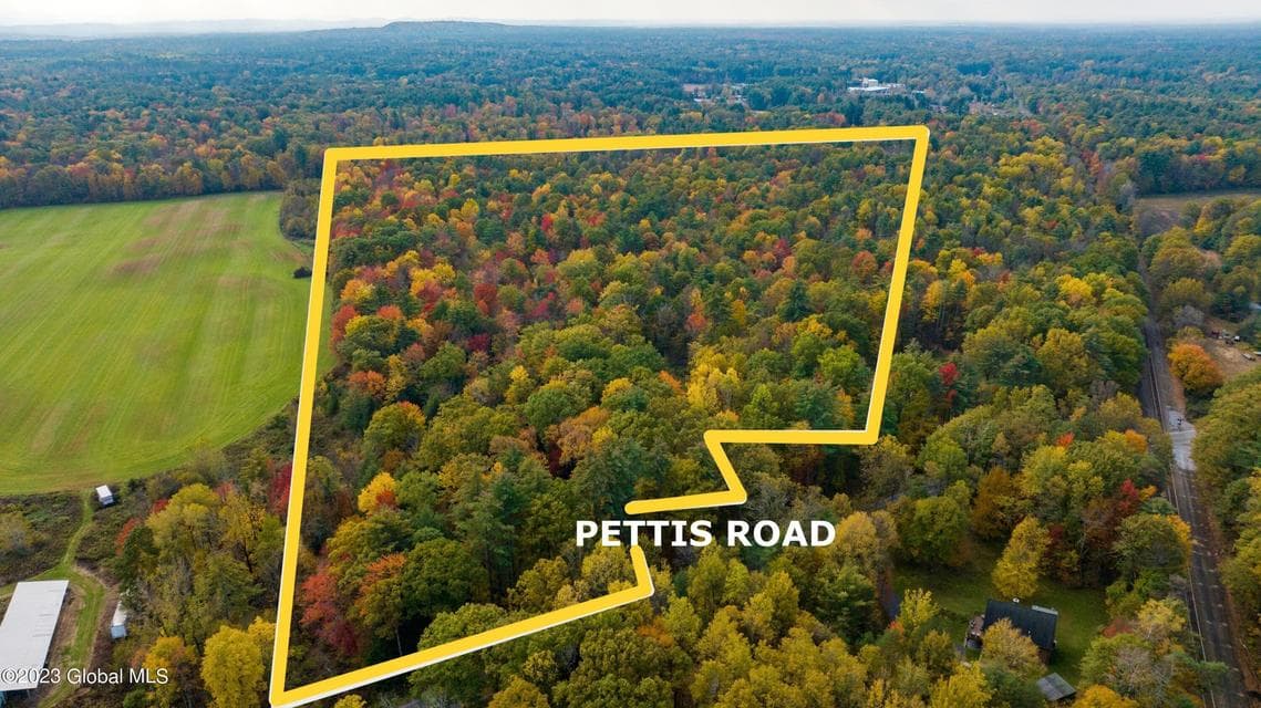 313 Pettis Road, Wilton, NY, photo 1
