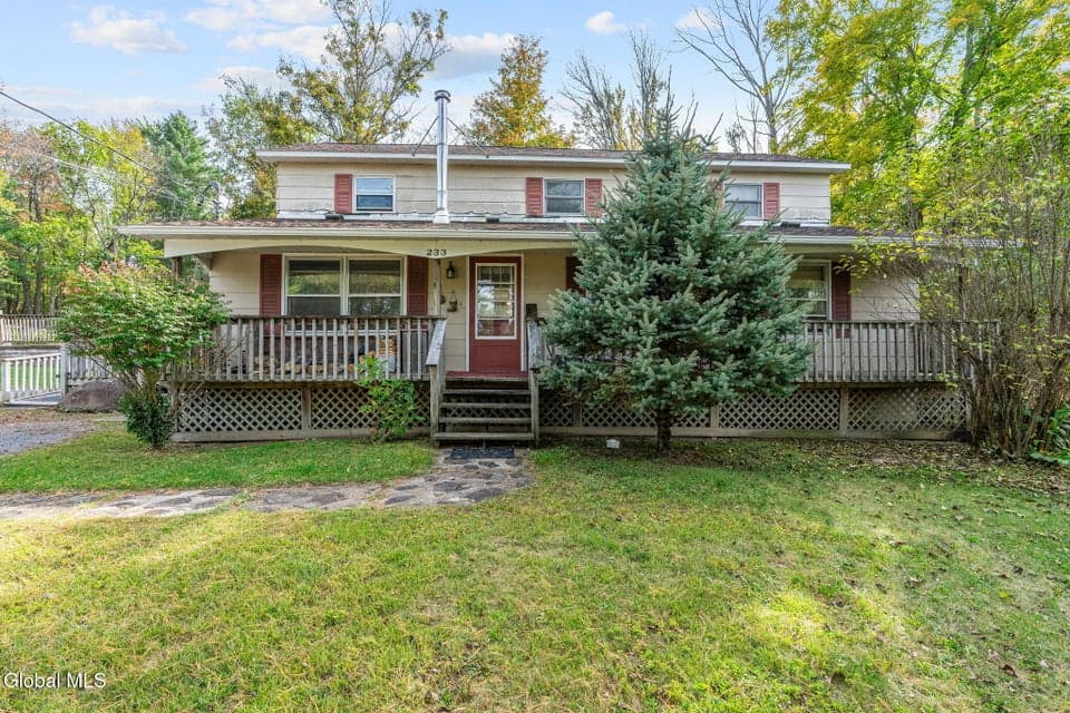 233 Maple Avenue, photo 1