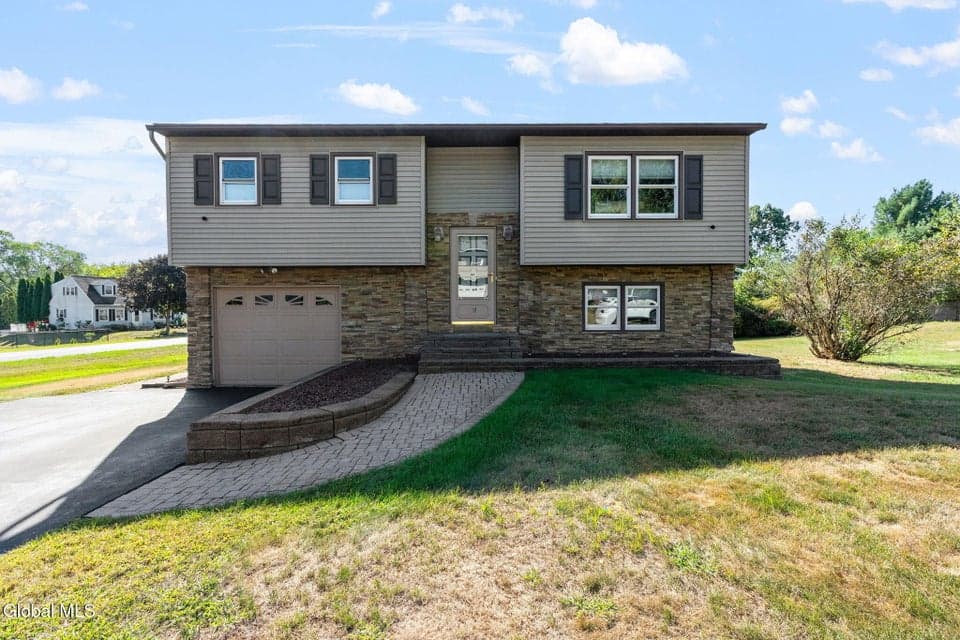17 New Bridge Drive, photo 1