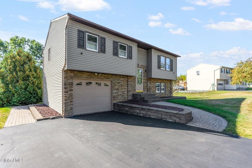 17 New Bridge Drive, photo 3