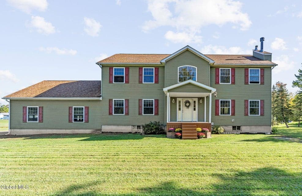 121 Pioneer Drive, photo 1