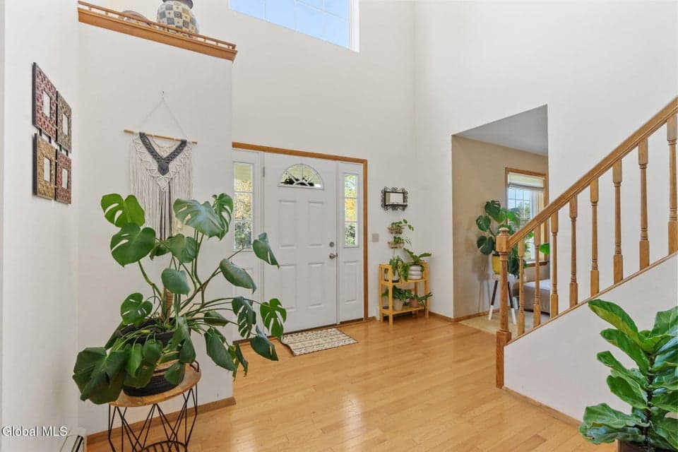 121 Pioneer Drive, photo 5