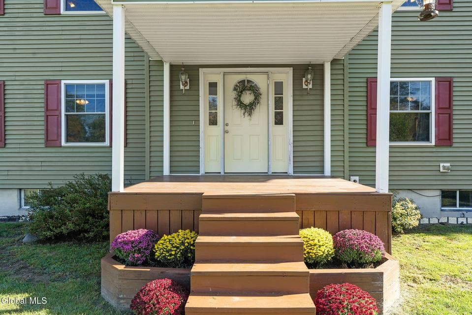 121 Pioneer Drive, photo 4