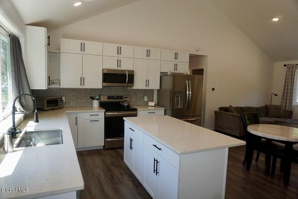 47 Locust Ridge Drive, photo 2