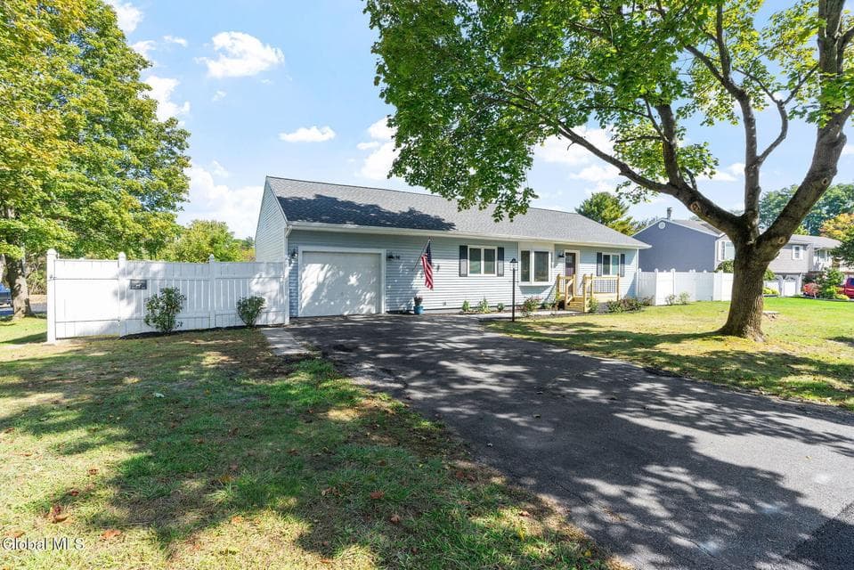 16 Aspen Circle, photo 1