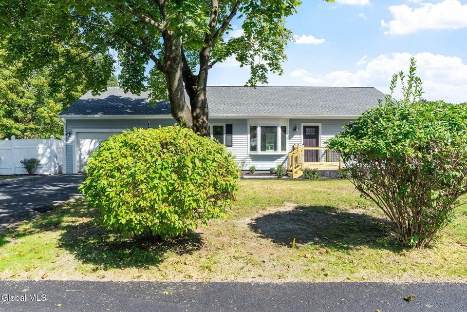 16 Aspen Circle, photo 2