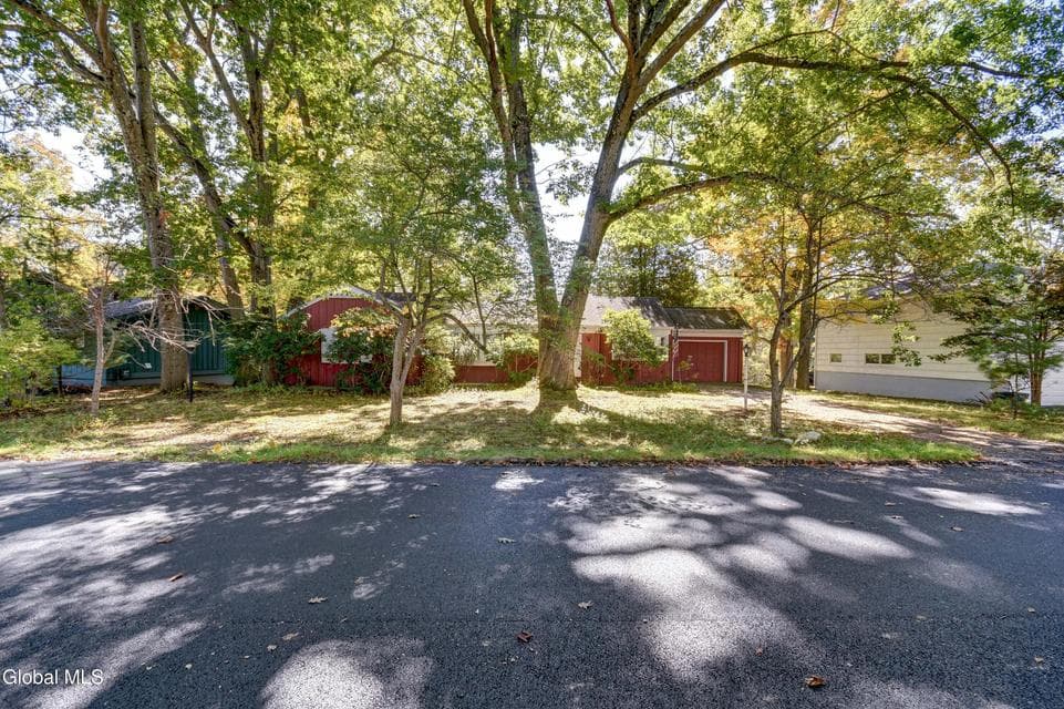 8 Woodland Drive, photo 2