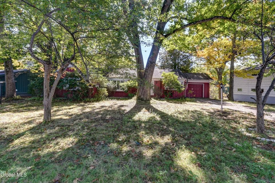8 Woodland Drive, photo 3