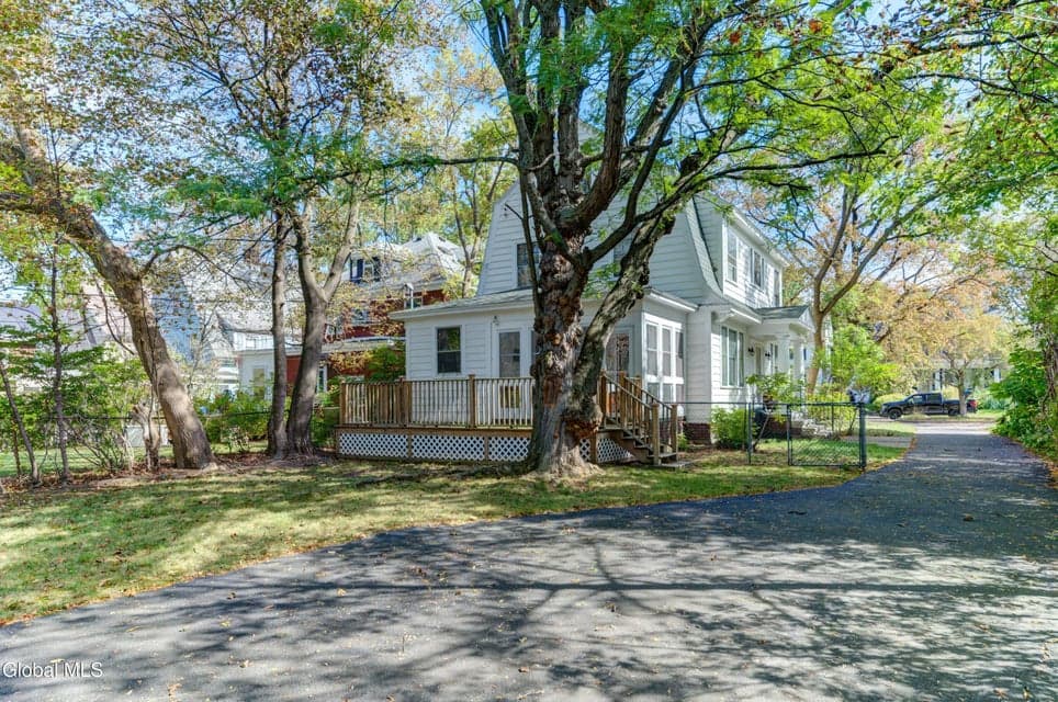 1053 Brierwood Boulevard, photo 3