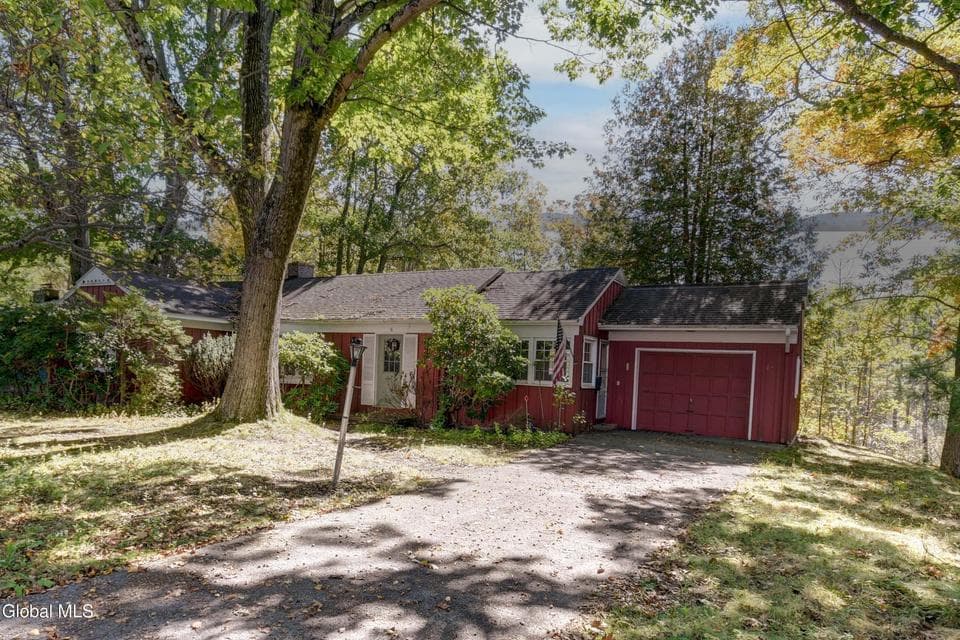 8 Woodland Drive, photo 1