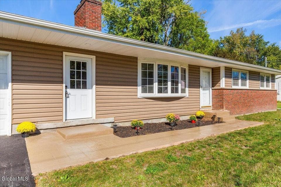 82 N Lincoln Street, photo 2