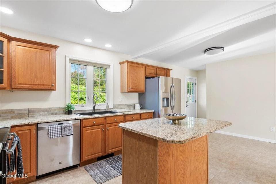 82 N Lincoln Street, photo 4