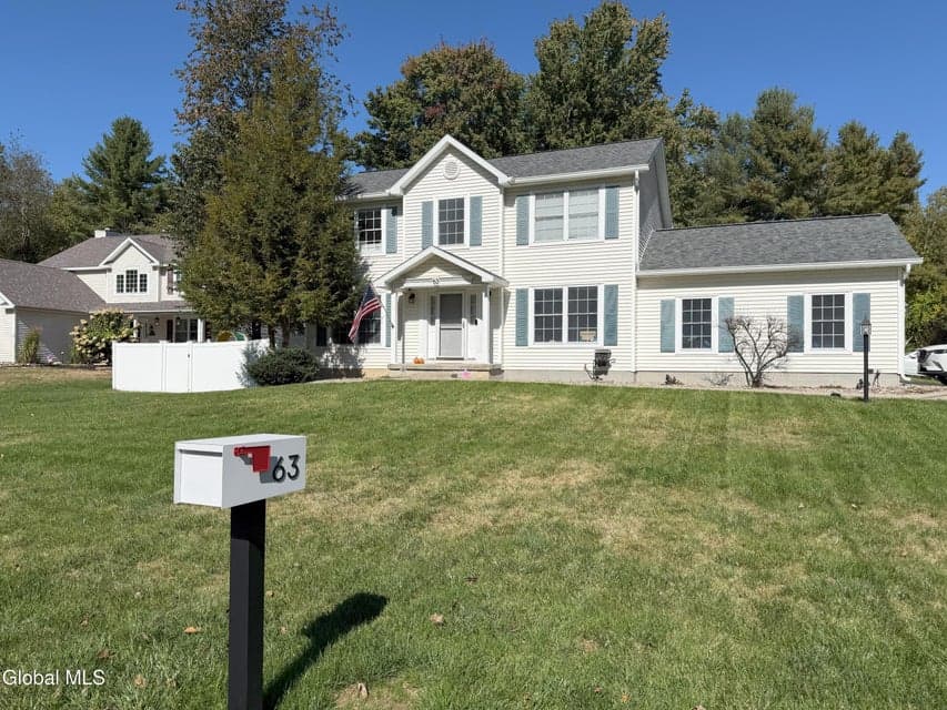 63 Michelle Drive, photo 1