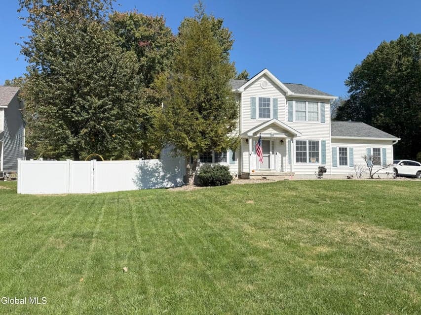63 Michelle Drive, photo 2
