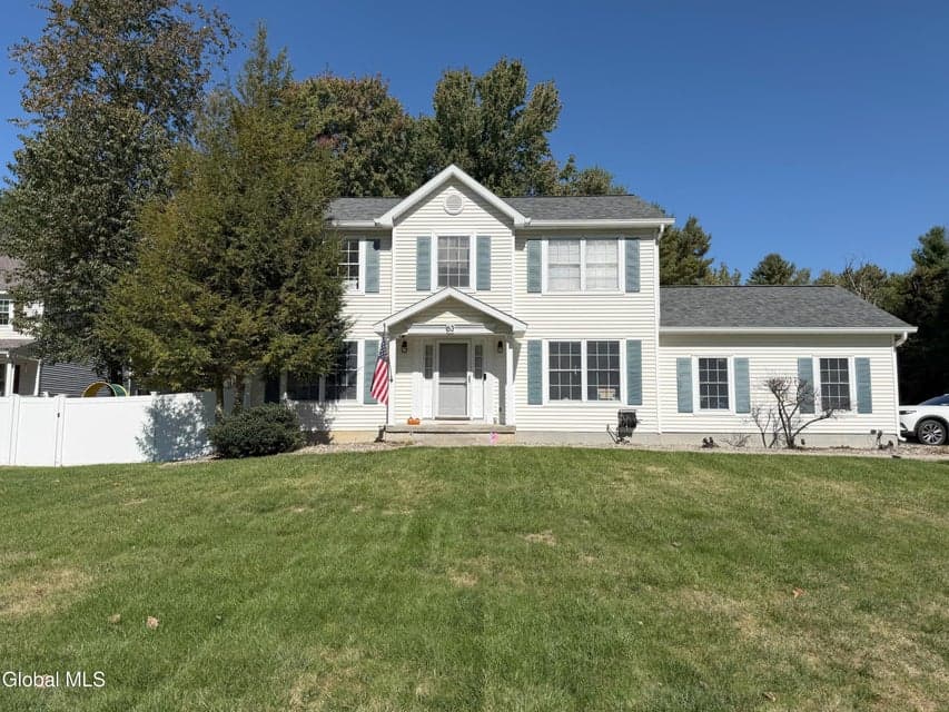 63 Michelle Drive, photo 3