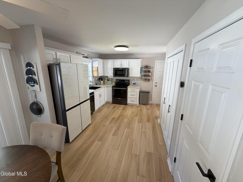 63 Michelle Drive, photo 4