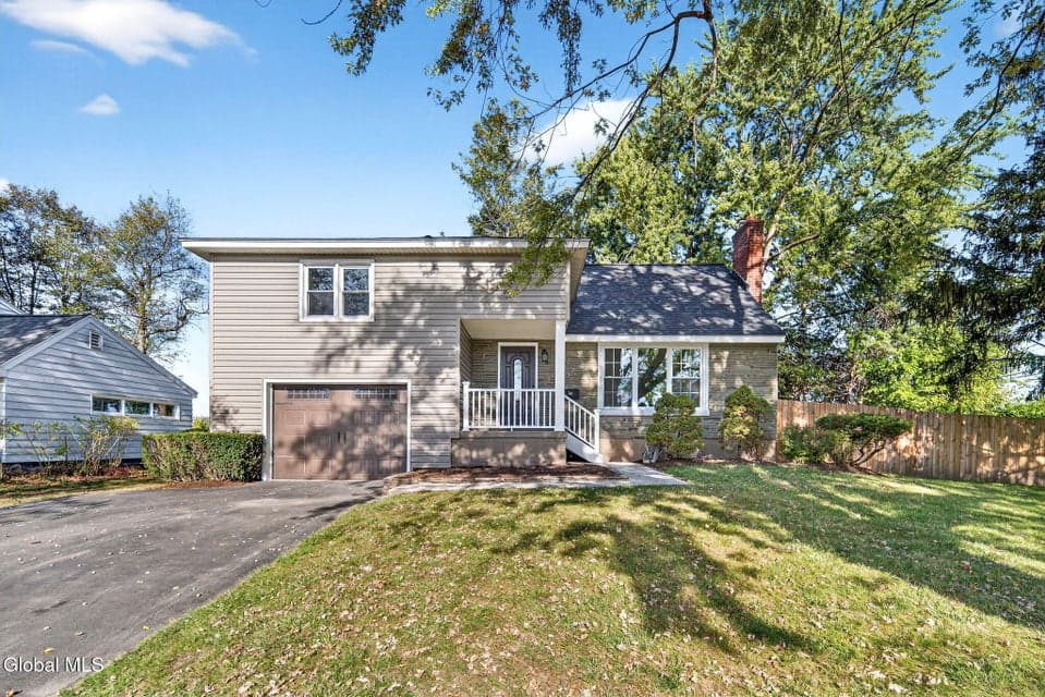 145 Seeley Street, photo 1