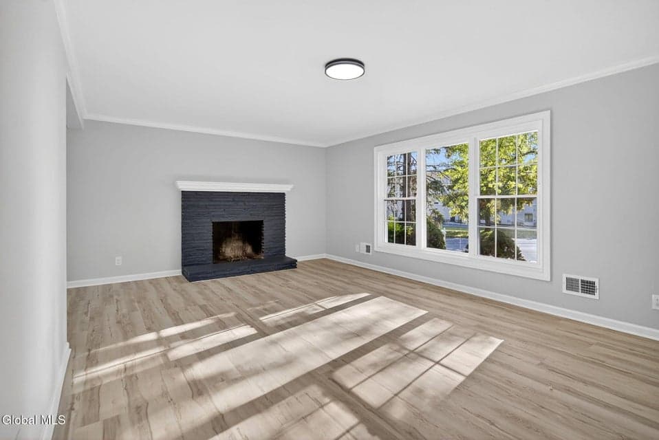 145 Seeley Street, photo 3