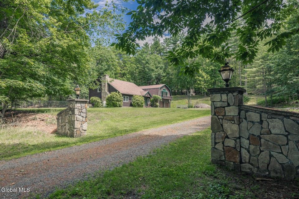 1532 S Shore Road, photo 1