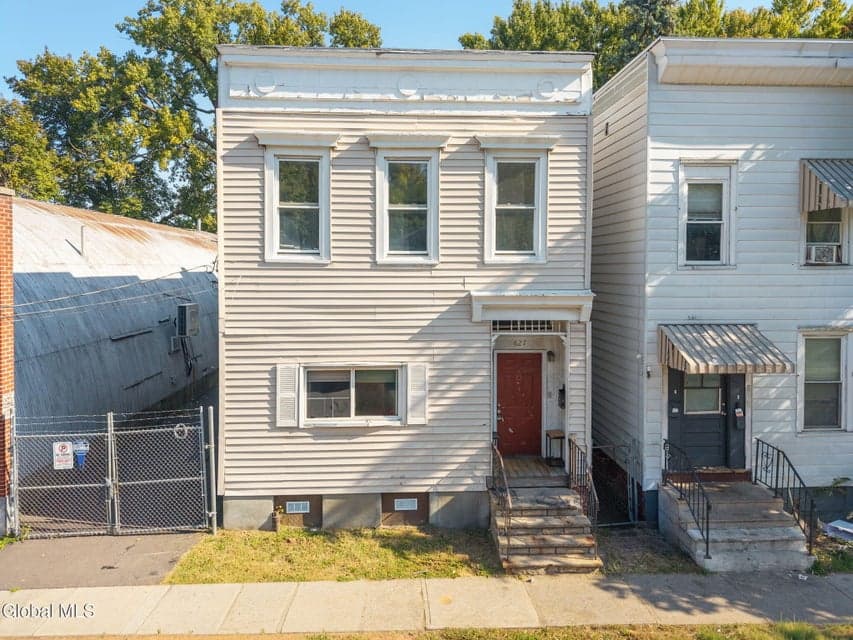 627 3rd Street, photo 1