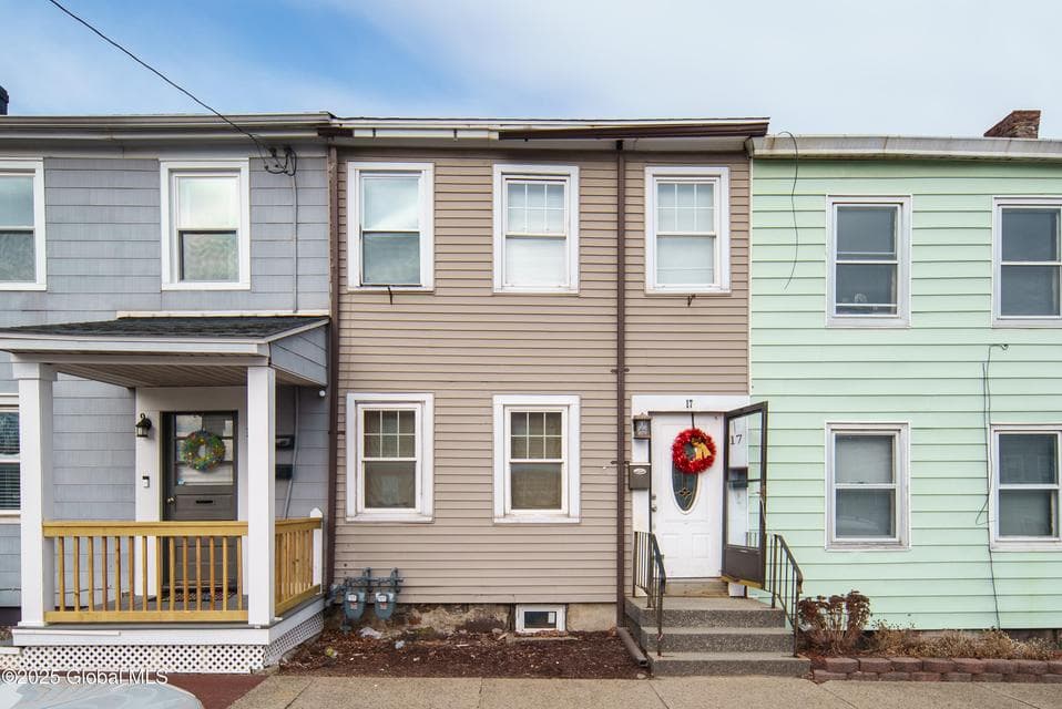 17 7th Street, photo 1
