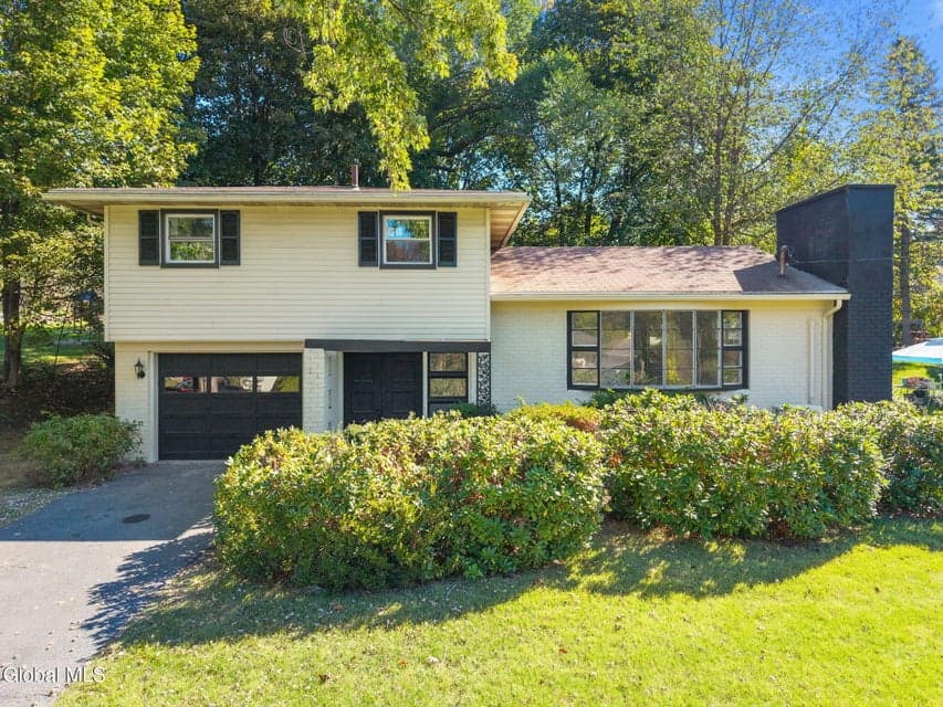 11 Diamond Avenue, photo 1