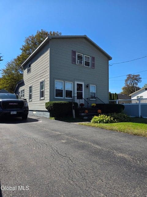 523 Elliott Street, photo 2