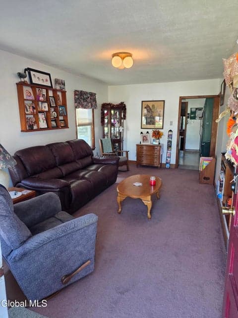 523 Elliott Street, photo 3
