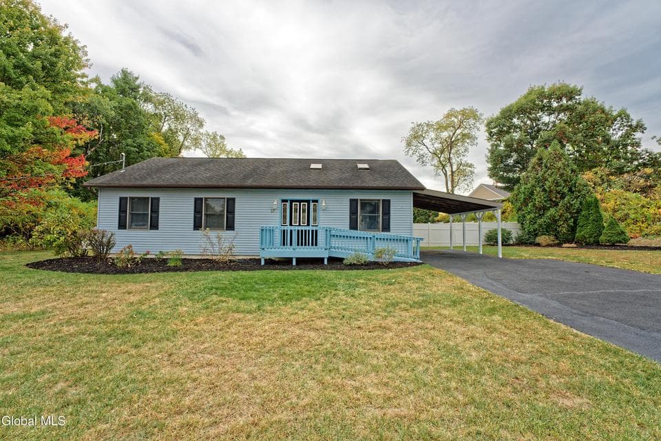 17 Columbia Avenue, photo 1
