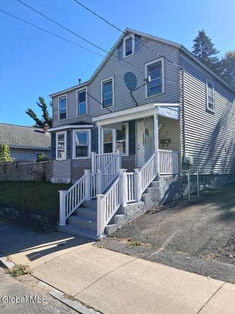 11 Yale Street