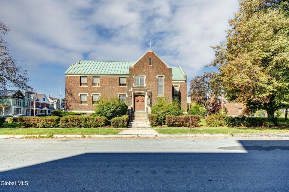 24 Pine Street, photo 1