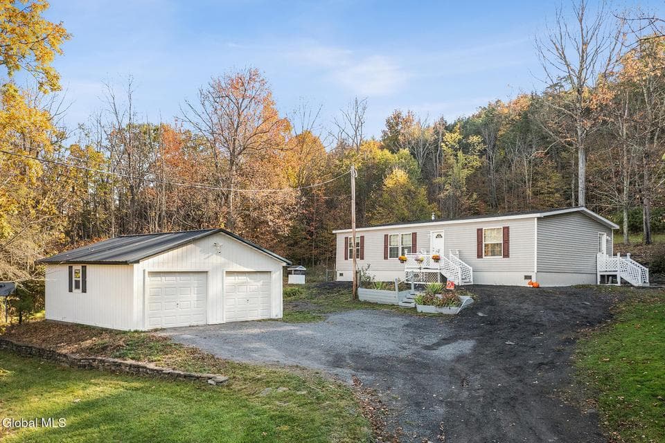 1124 Guinea Road, photo 1