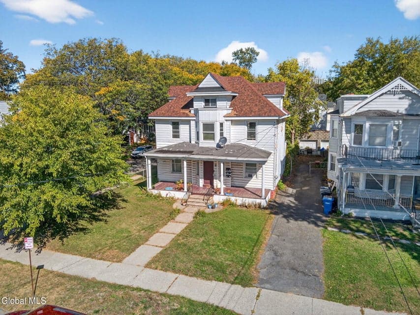 282 Manning Boulevard, photo 2
