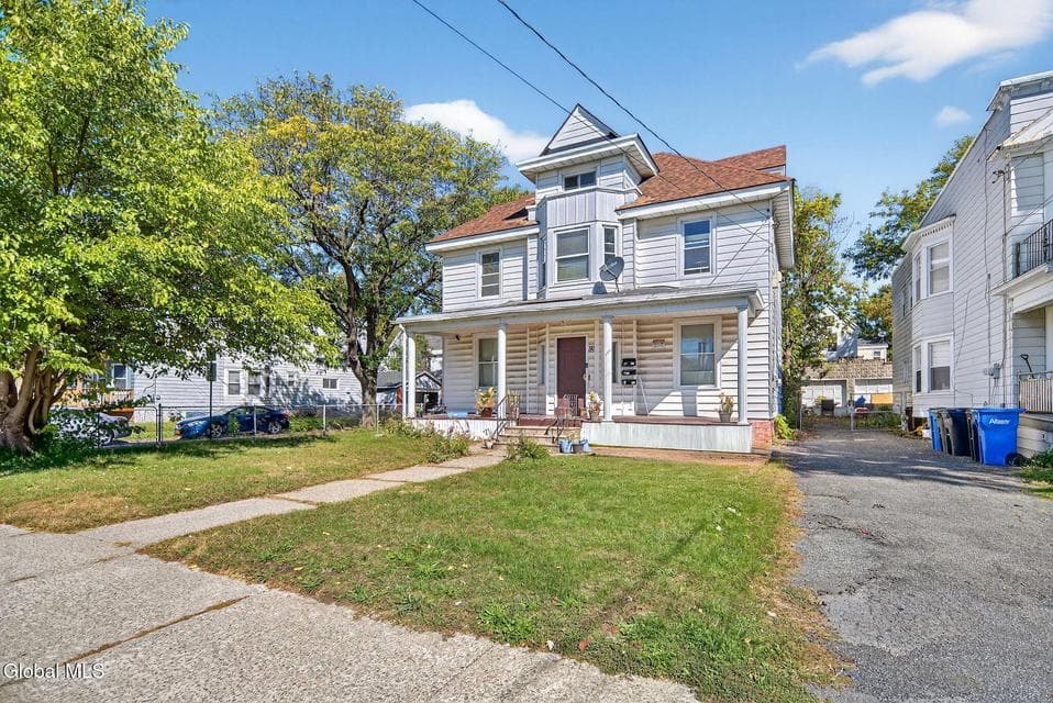 282 Manning Boulevard, photo 1