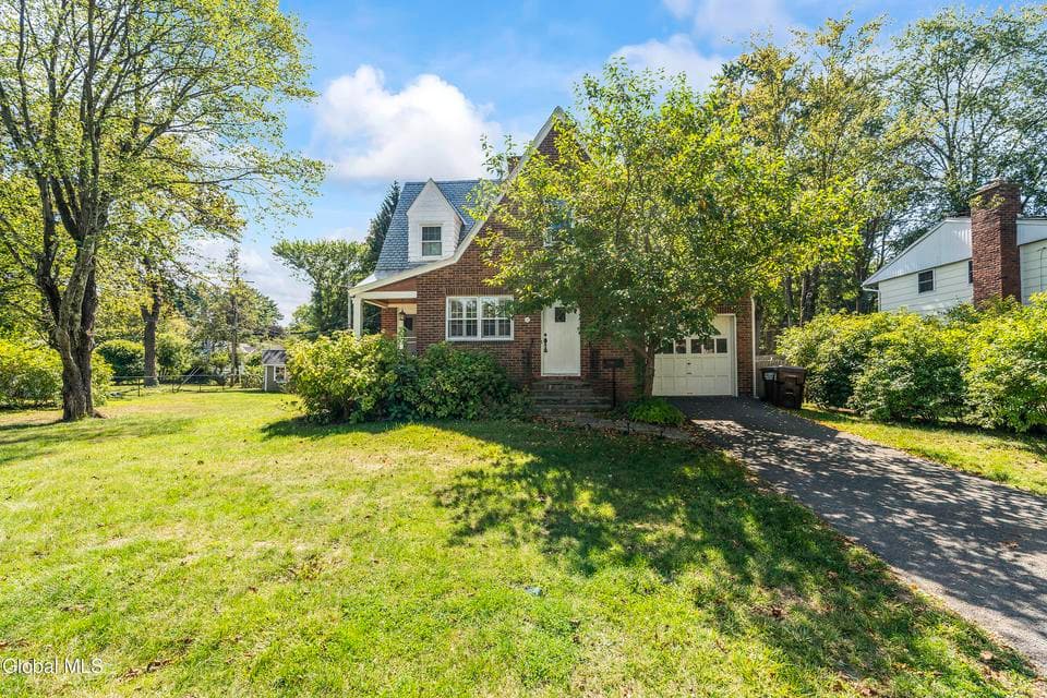 142 Kenwood Avenue, photo 2