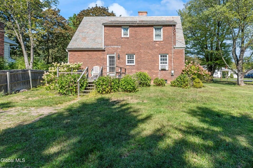 142 Kenwood Avenue, photo 4
