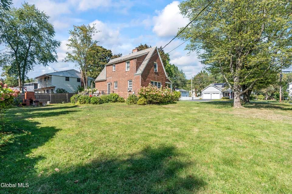 142 Kenwood Avenue, photo 5