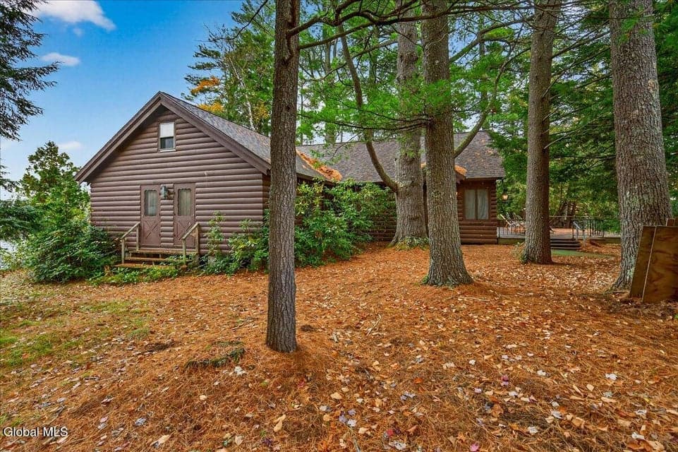 161 E Shore Drive, photo 2
