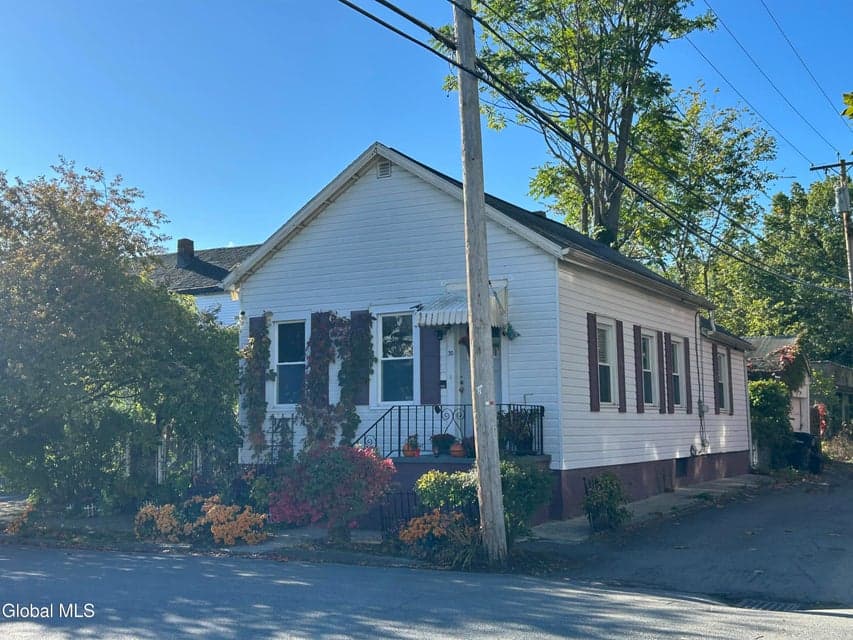 30 111th Street, photo 2