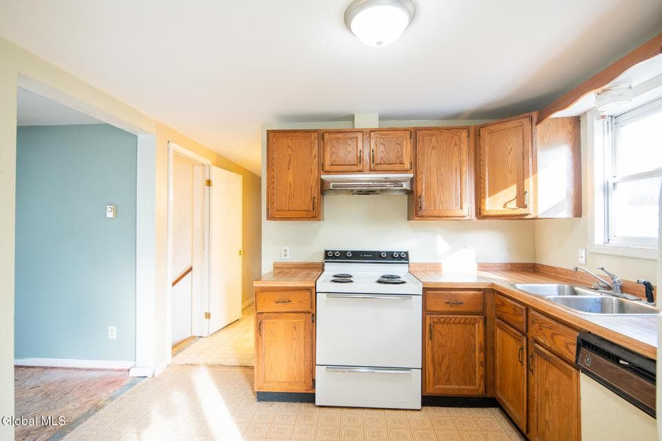 49 Bronk Drive, photo 3